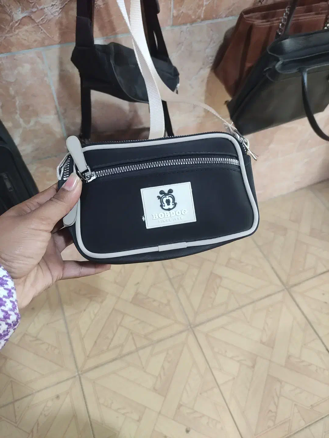 کیف عمده|کیف، کفش، کمربند|سنگدوین, |دیوار