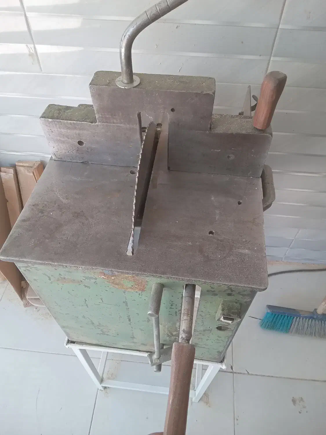 دستگاه قطع کن نجاری با مدار و تیغه|ماشینآلات صنعتی|شیراز, صاحب الزمان|دیوار