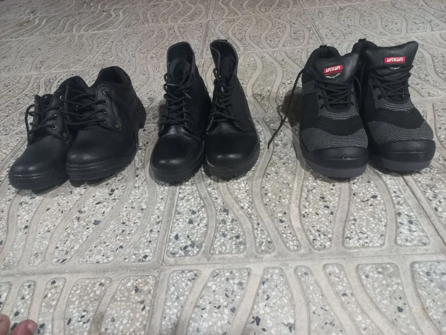 سه جفت کفش چرمی|کیف، کفش، کمربند|فراشبند, |دیوار