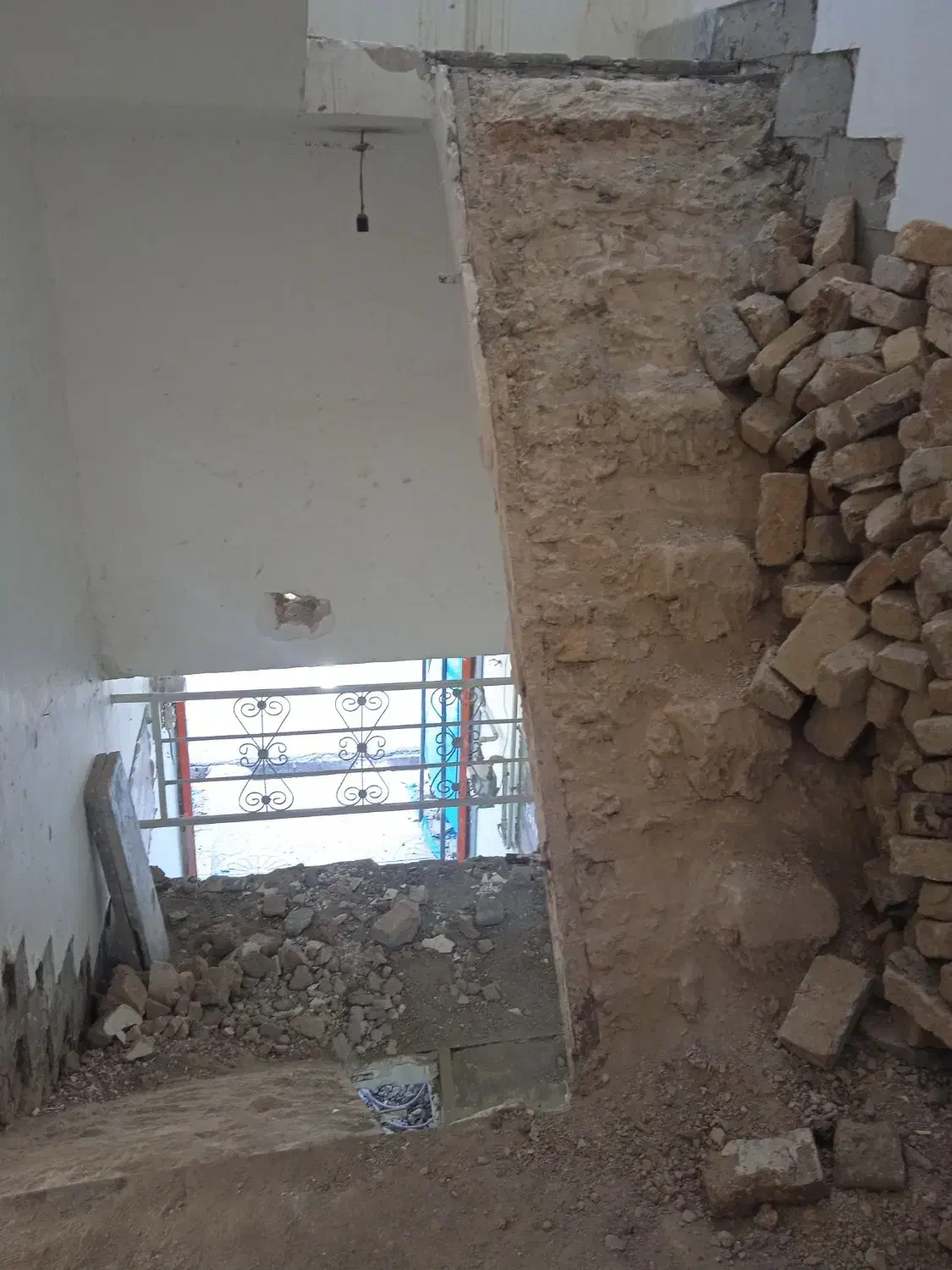 تخریب ساختمان وکنده کاری کلی وجزیی|خدمات پیشه و مهارت|دورود, |دیوار