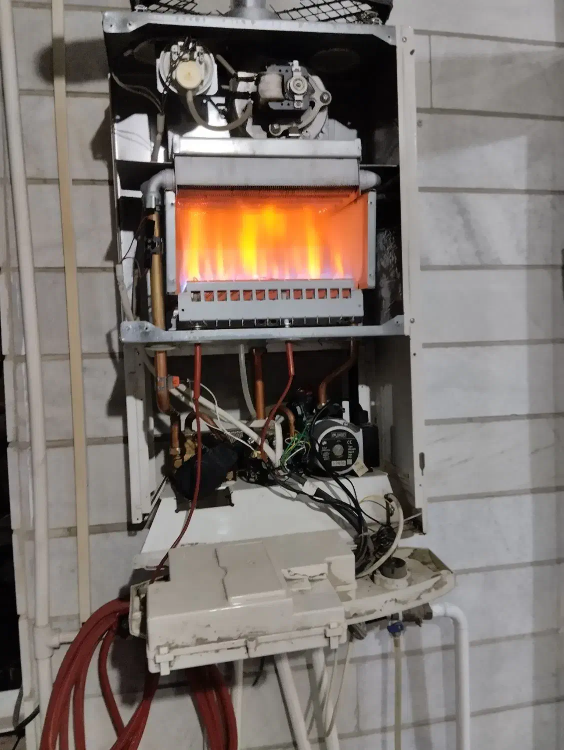 تعمیرات تخصصی ،سرویس و نصب انواع پکیج های دیواری|خدمات پیشه و مهارت|شریف‌آباد, |دیوار