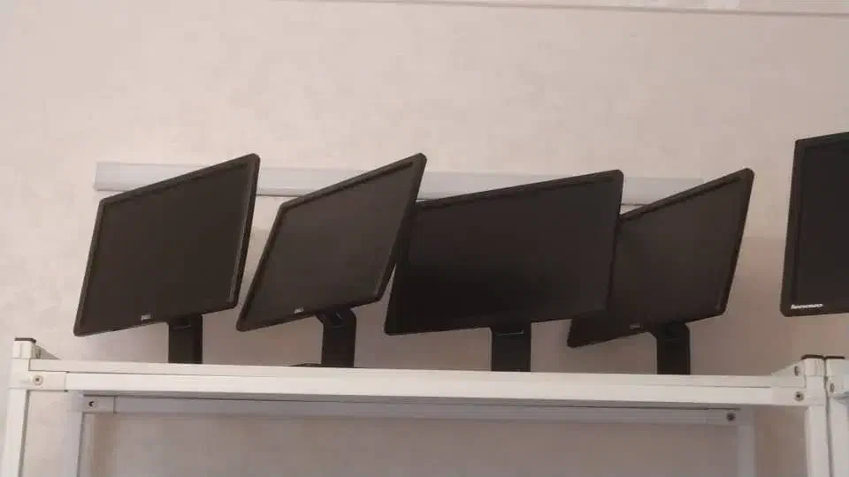 مانیتور دل بسیار تمیز|قطعات و لوازم جانبی رایانه|شیراز, میرزاکوچک خان|دیوار