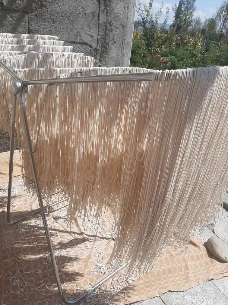 رشته خام و برشته دست ساز خانگی|خوردنی و آشامیدنی|خوی, |دیوار