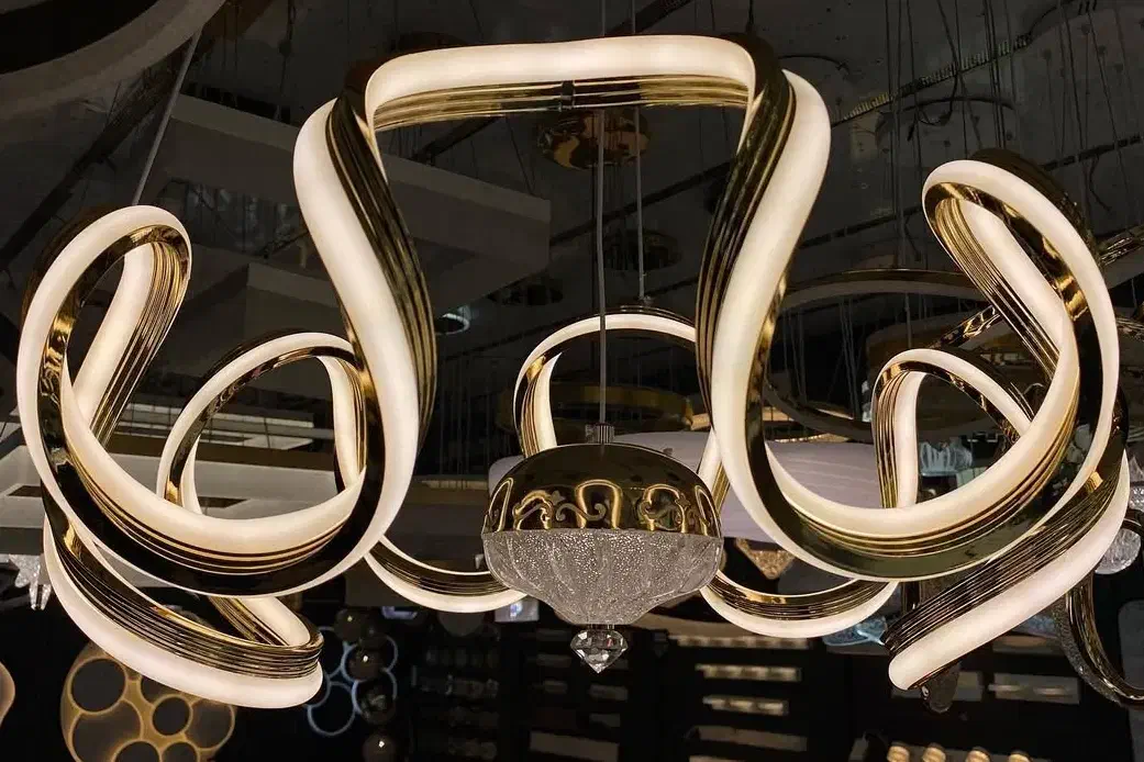 لوستر وارداتی کاملا سالم ونو|لوستر و چراغ آویز|اهواز, شهرک اکباتان|دیوار