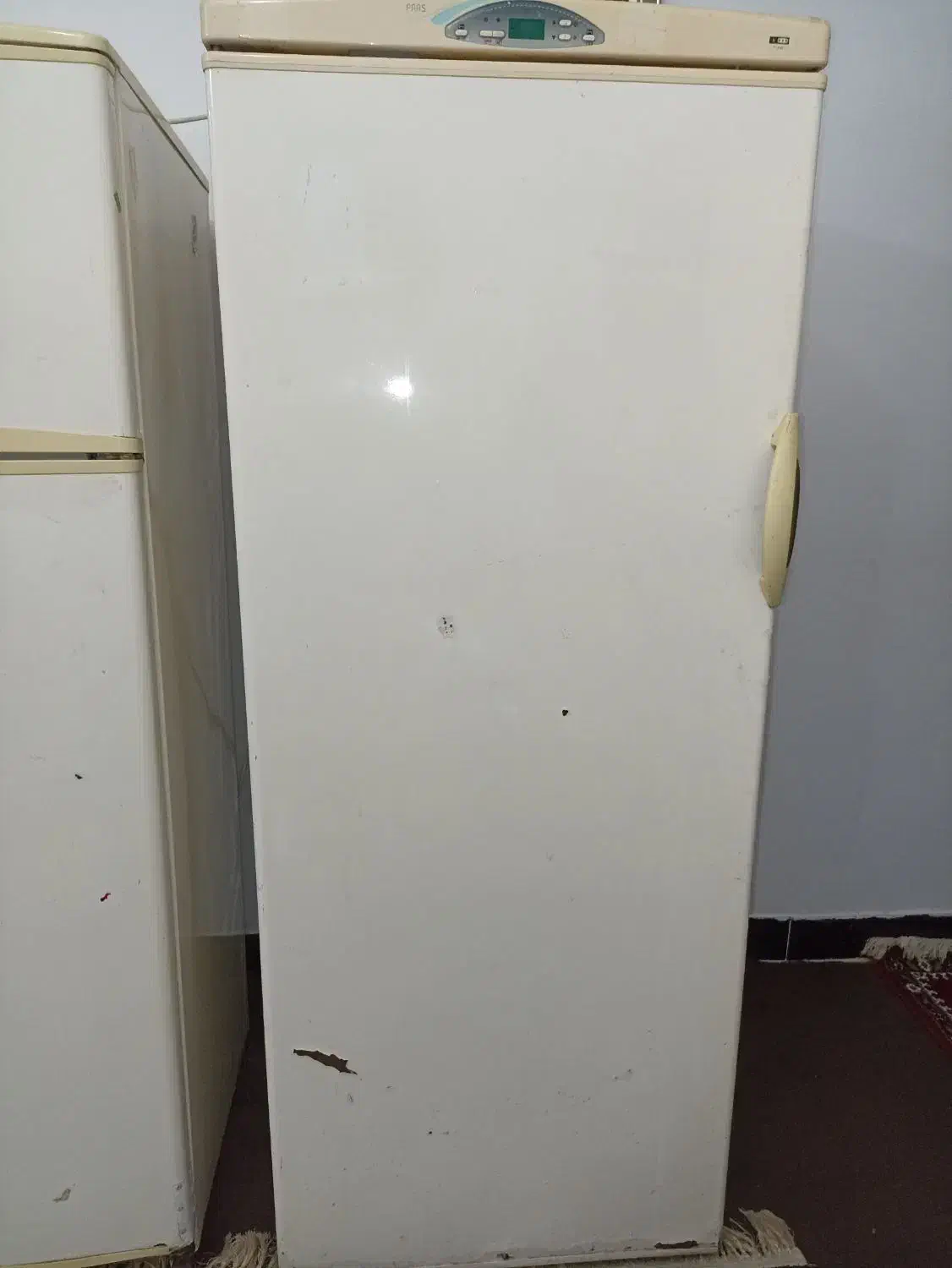 یک دستگاه یخچال و یک عدد فریزر|یخچال و فریزر|سیاهکل, |دیوار