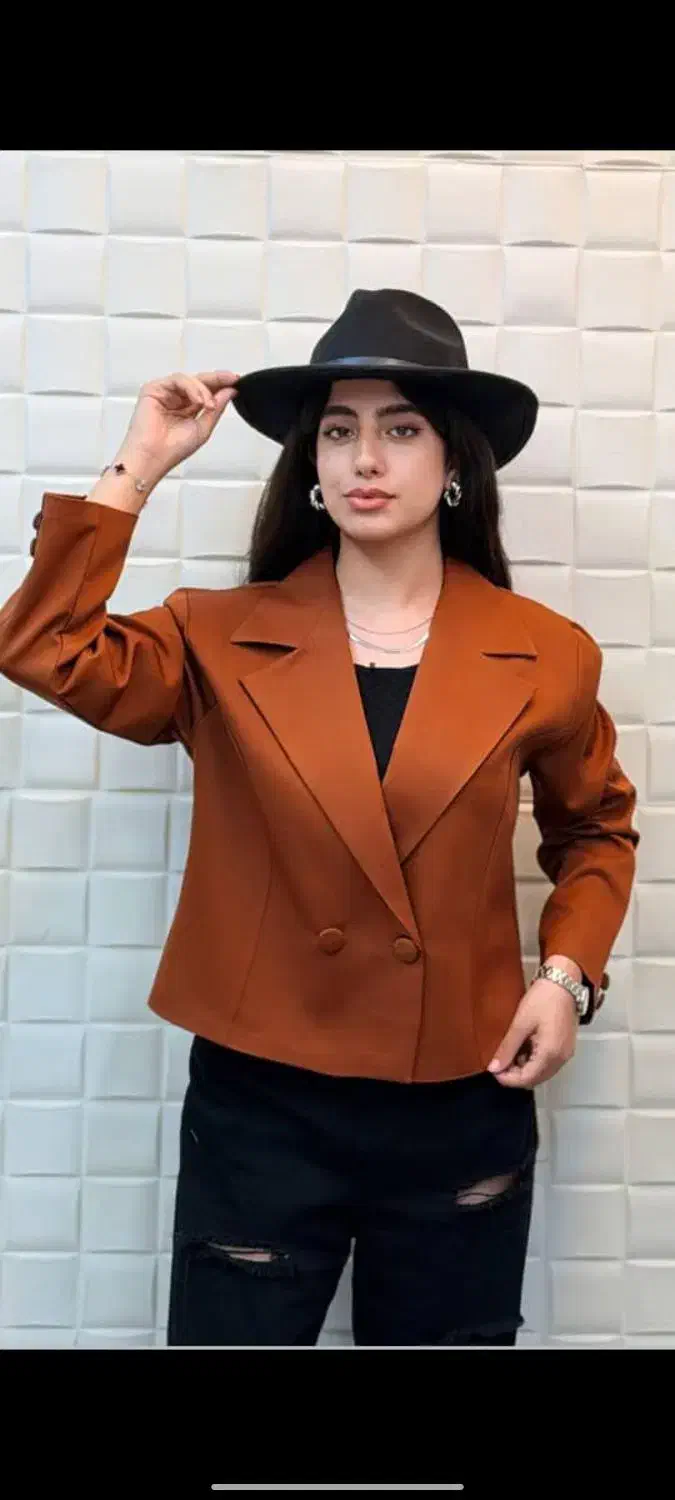 کت باربی|لباس|شیراز, کوشک میدان|دیوار