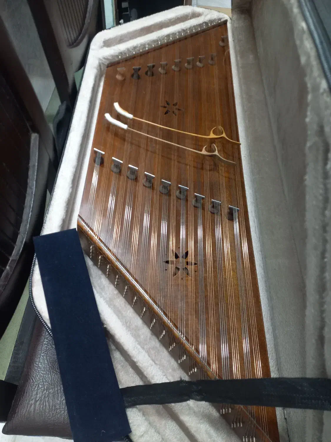 سنتور|سازهای سنتی|بندر انزلی, جهانگانی|دیوار