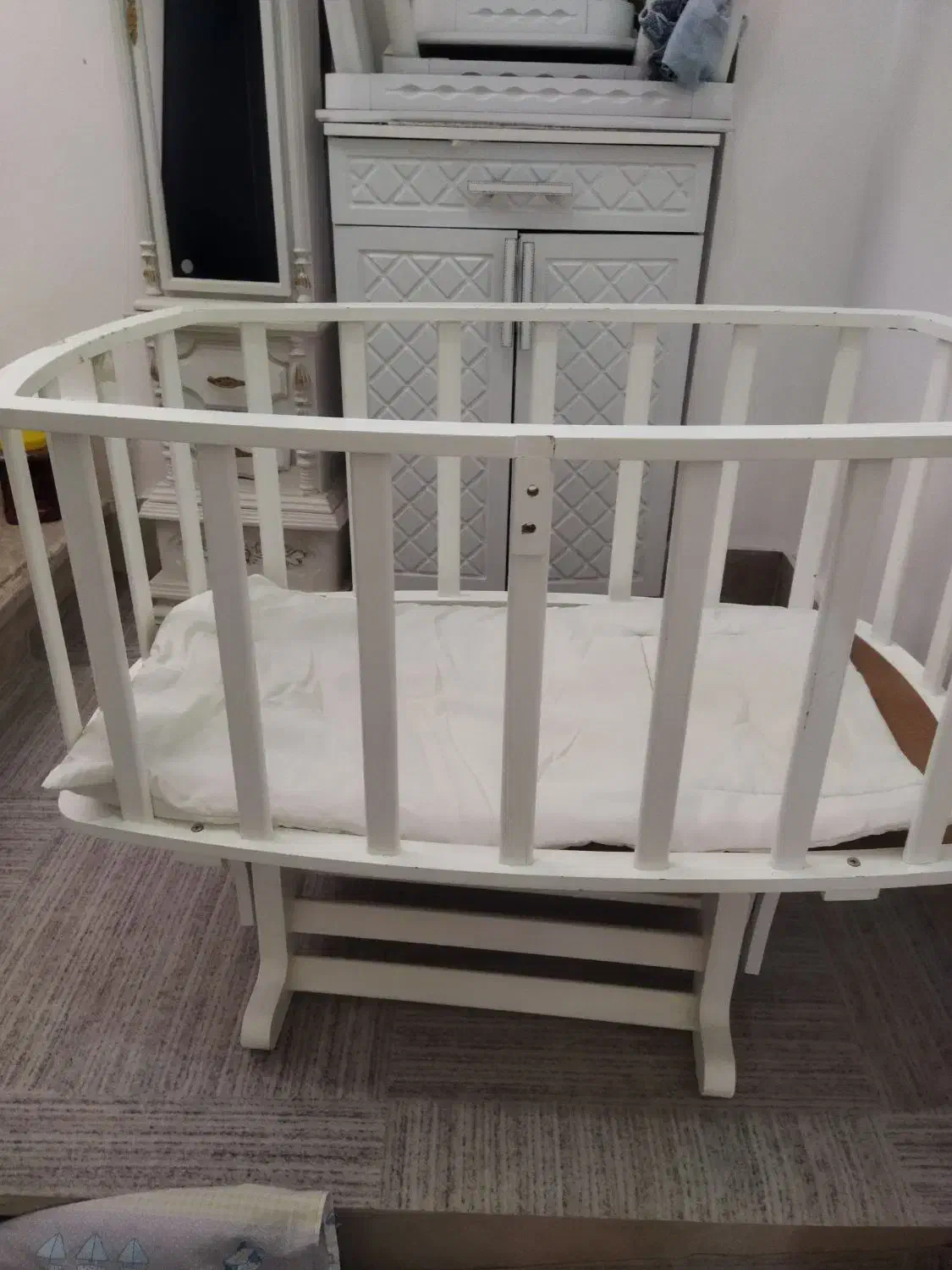 تخت کنار مادر|تخت و سرویس خواب|آستانه اشرفیه, |دیوار