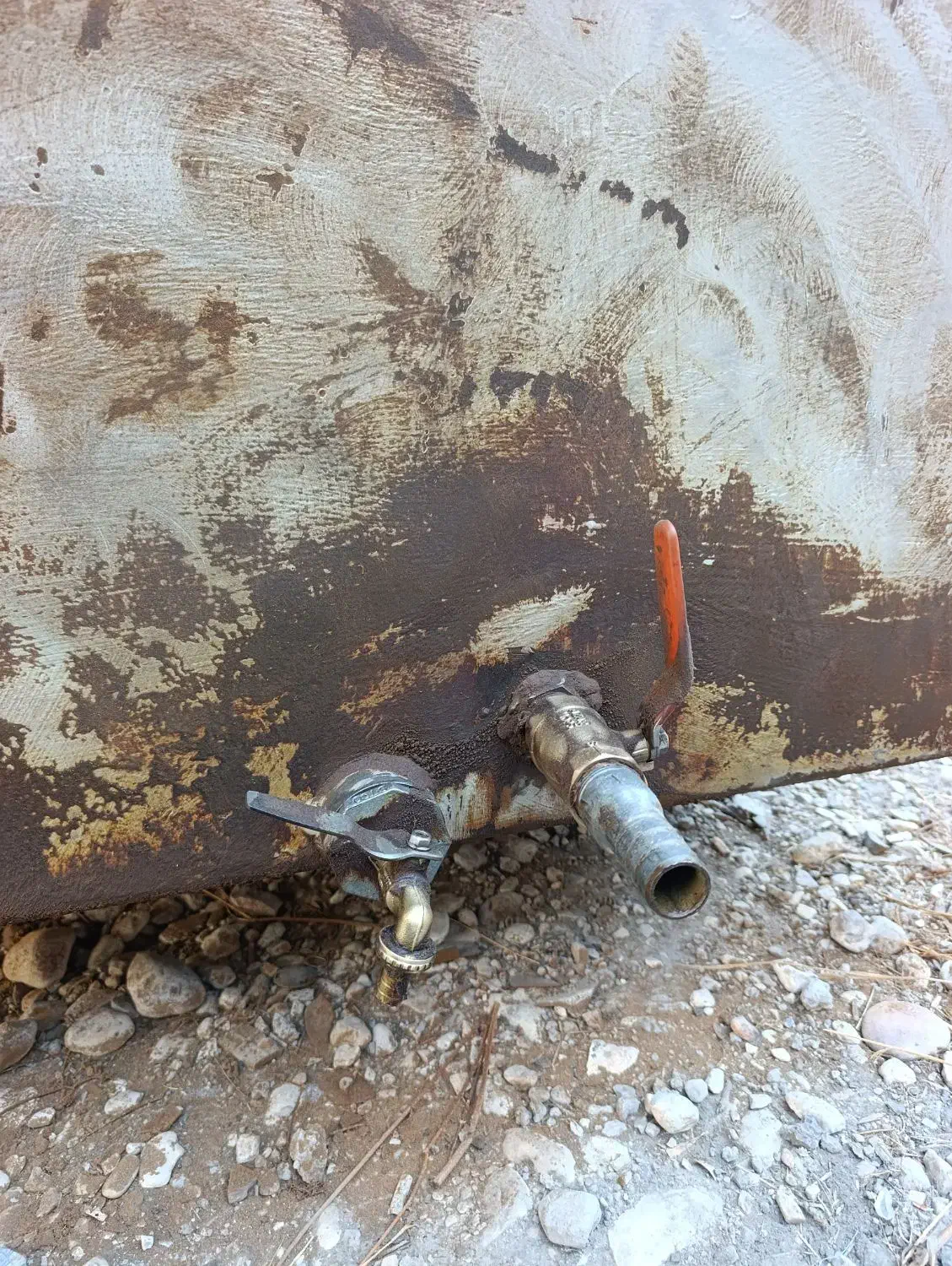 مخزن فلزی ۲۰۰۰ لیتری|مصالح و تجهیزات ساختمان|بندر گناوه, |دیوار