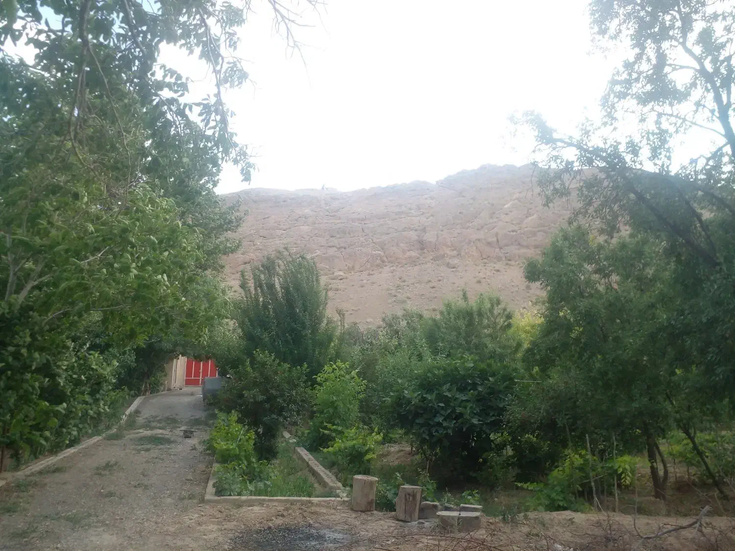 فروش باغ ویلا ۱۰۰۰ متری|فروش خانه و ویلا|تیران, |دیوار