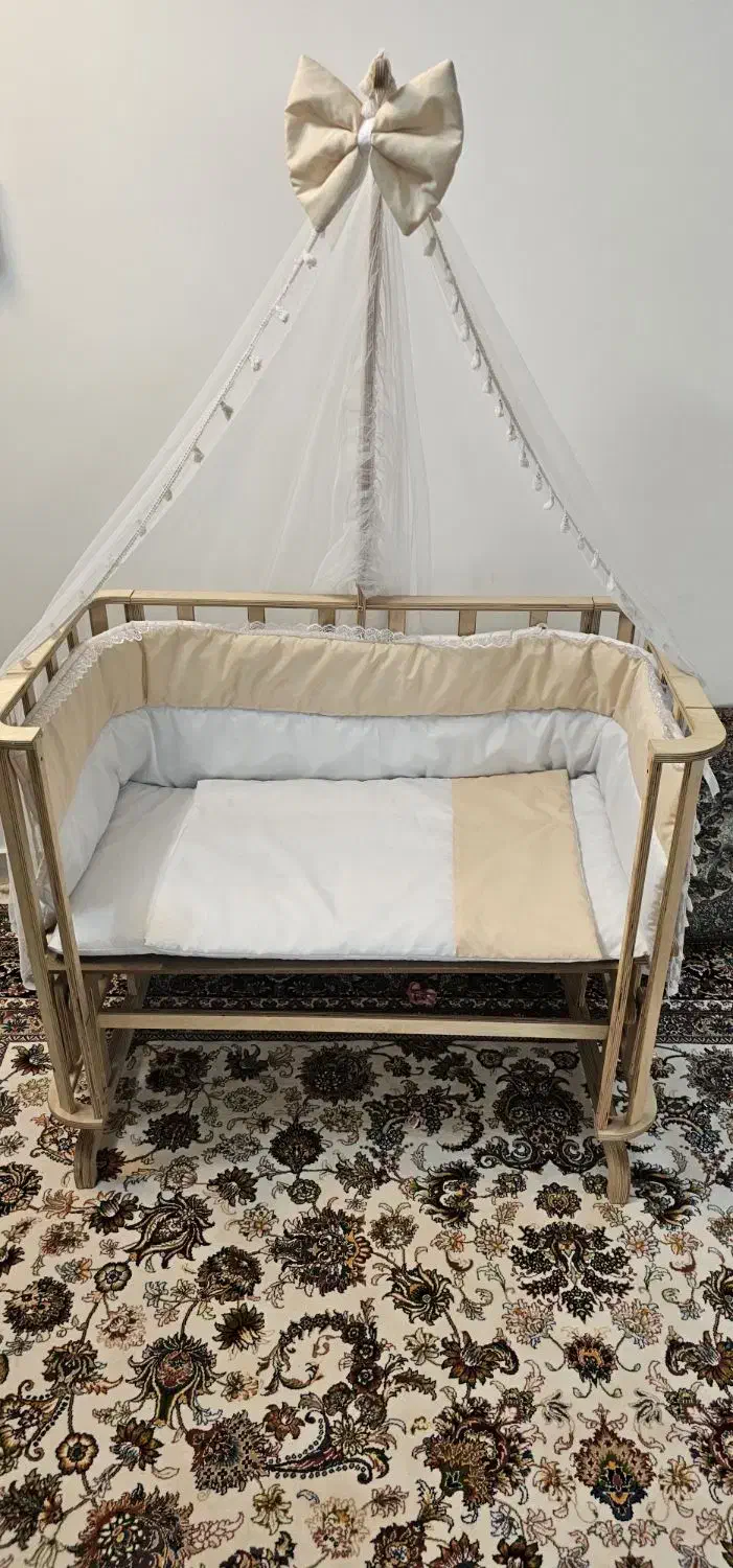 تخت نوزاد|تخت و صندلی بچه|آران و بیدگل, |دیوار