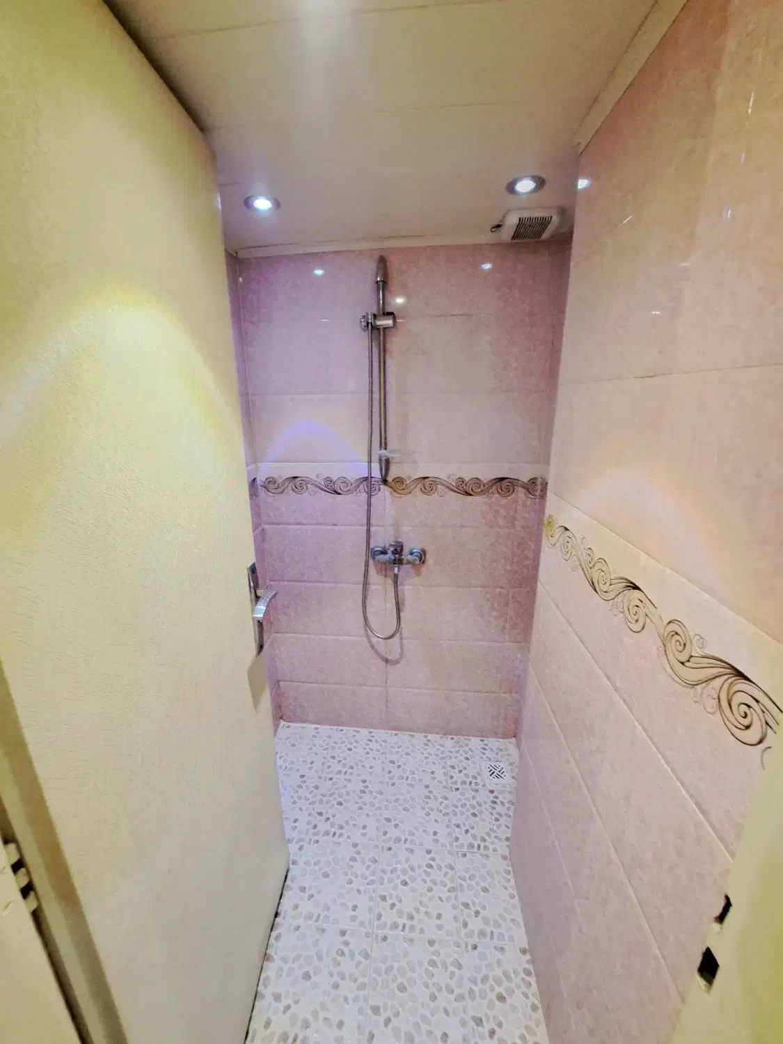 ۹۵ متر همکف بلوار فردوس غرب سازمان برنامه