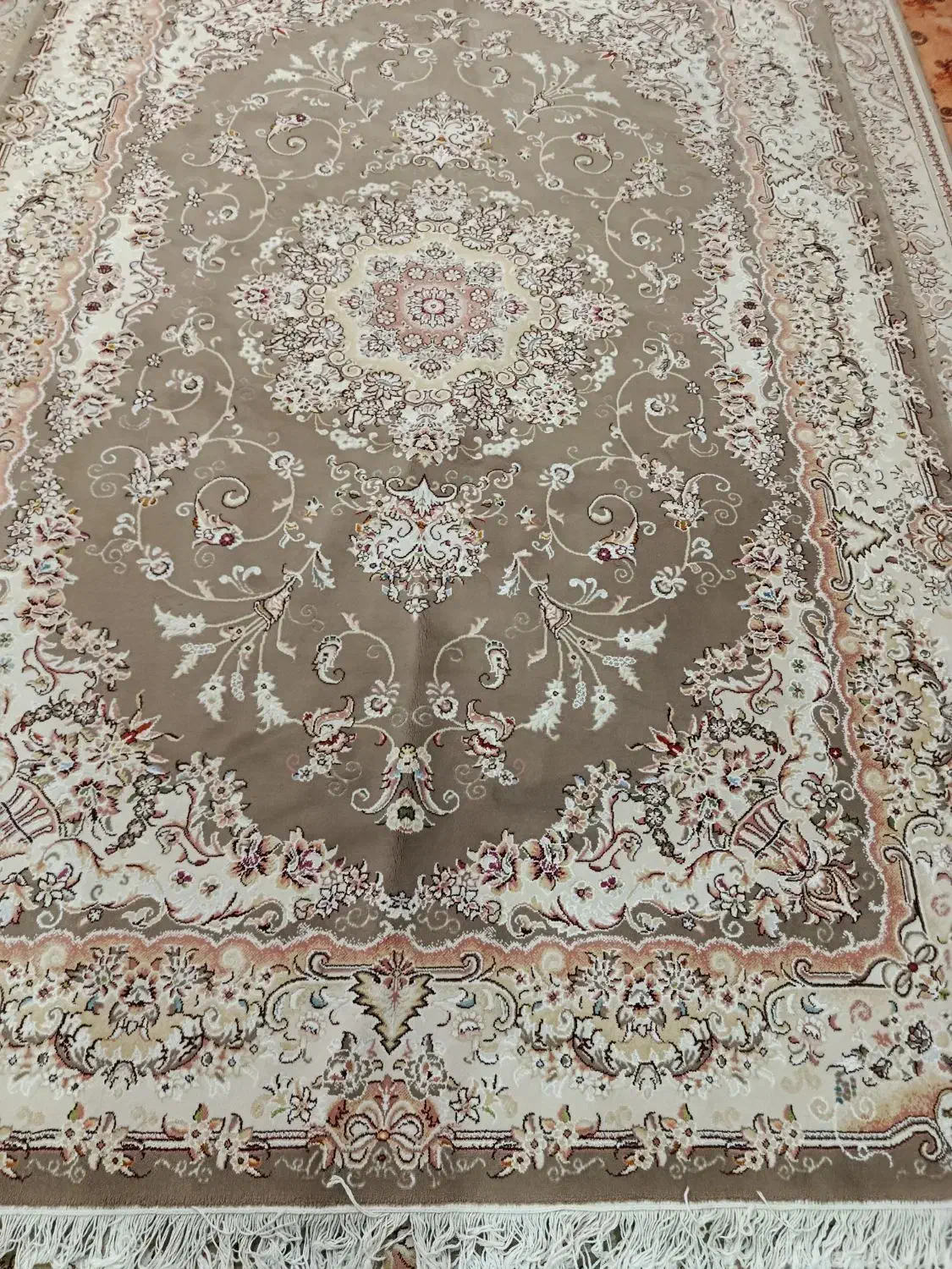 سه عدد فرش و میز تلویزیون|فرش|قدس, شهر‌قدس|دیوار