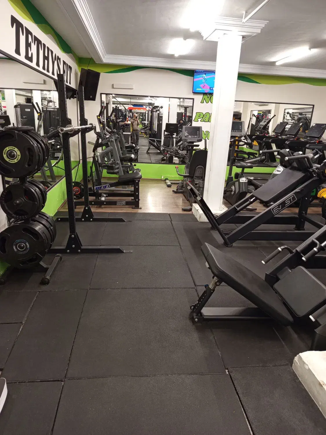 نظافتچی جهت باشگاه ورزشی مردانه|استخدام سرایداری و نظافت|تهران, پاسداران|دیوار