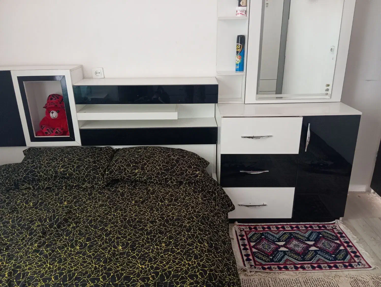 تخت خواب|تخت و سرویس خواب|قروه, |دیوار