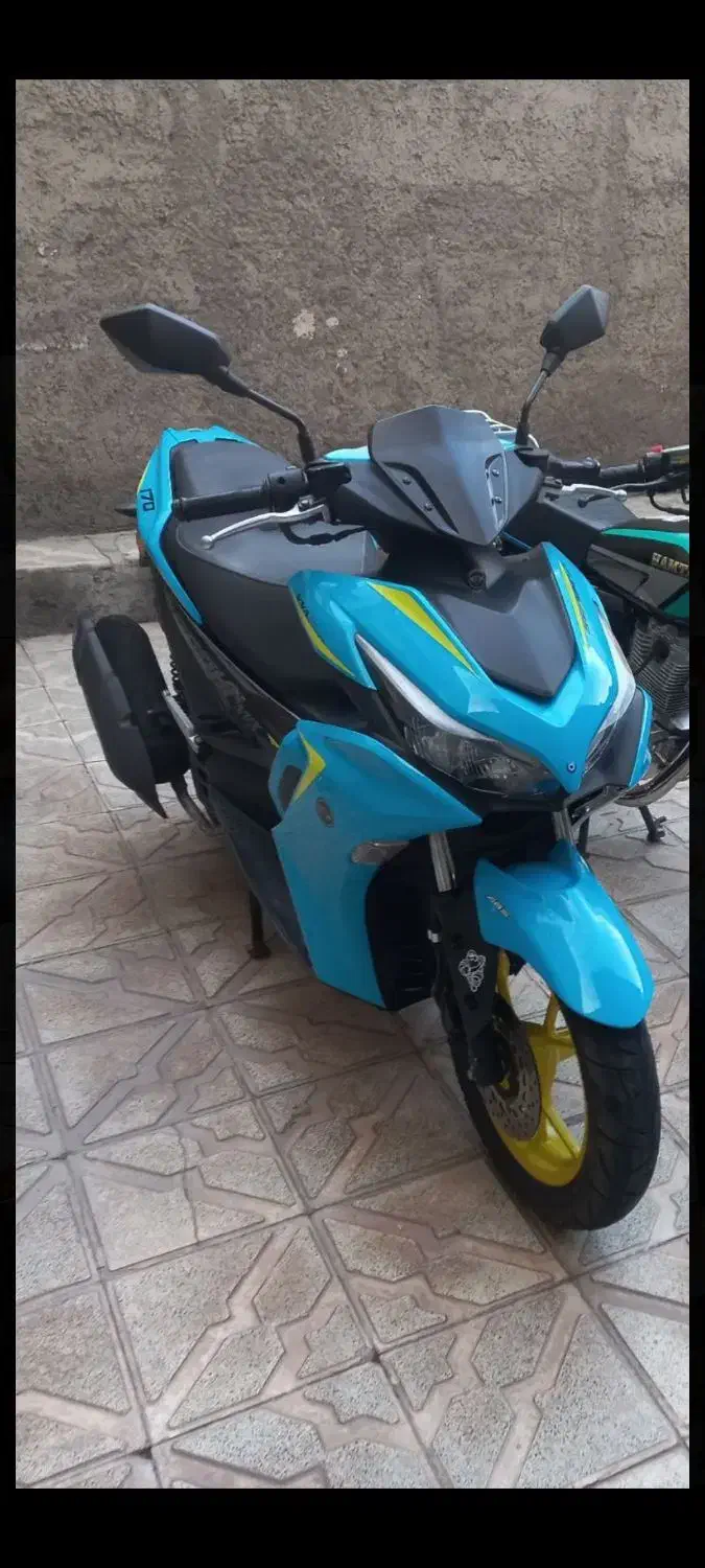 آیروکس ۱۷۰|موتورسیکلت|میانه, |دیوار