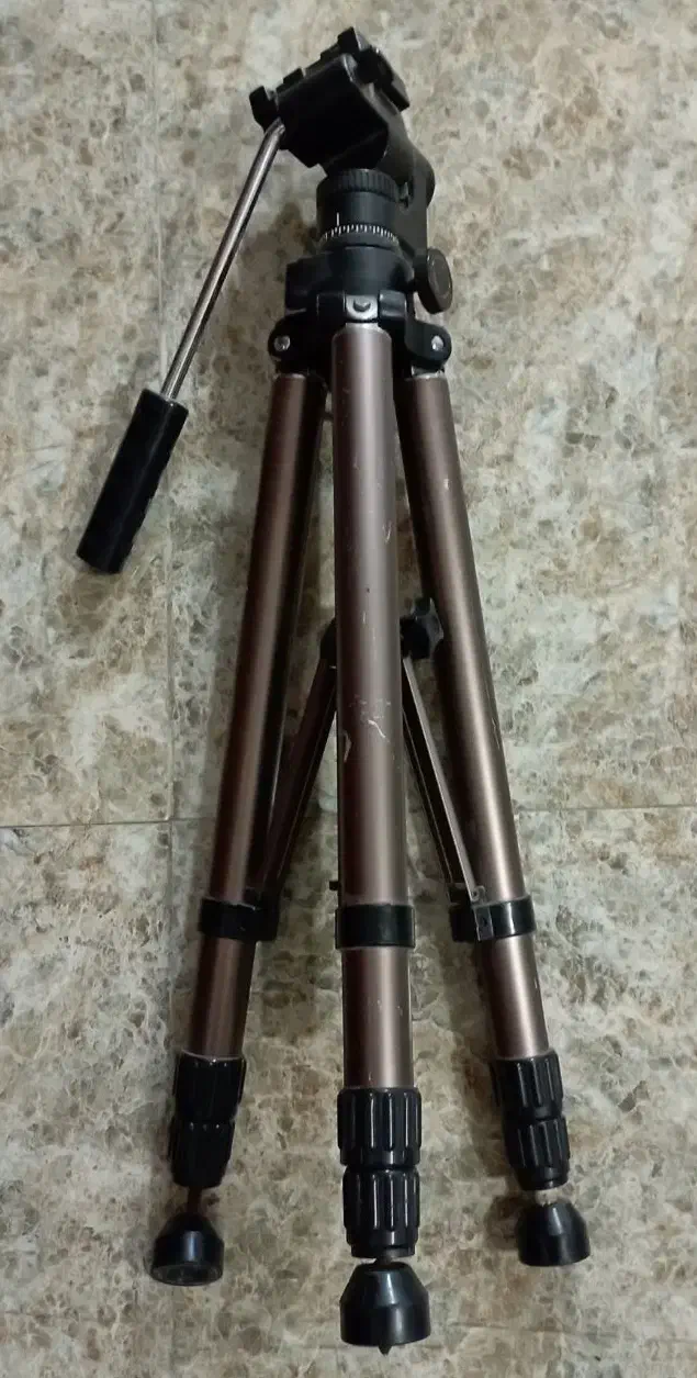 سه پایه دوربین|دوربین عکاسی و فیلم‌برداری|قروه, |دیوار