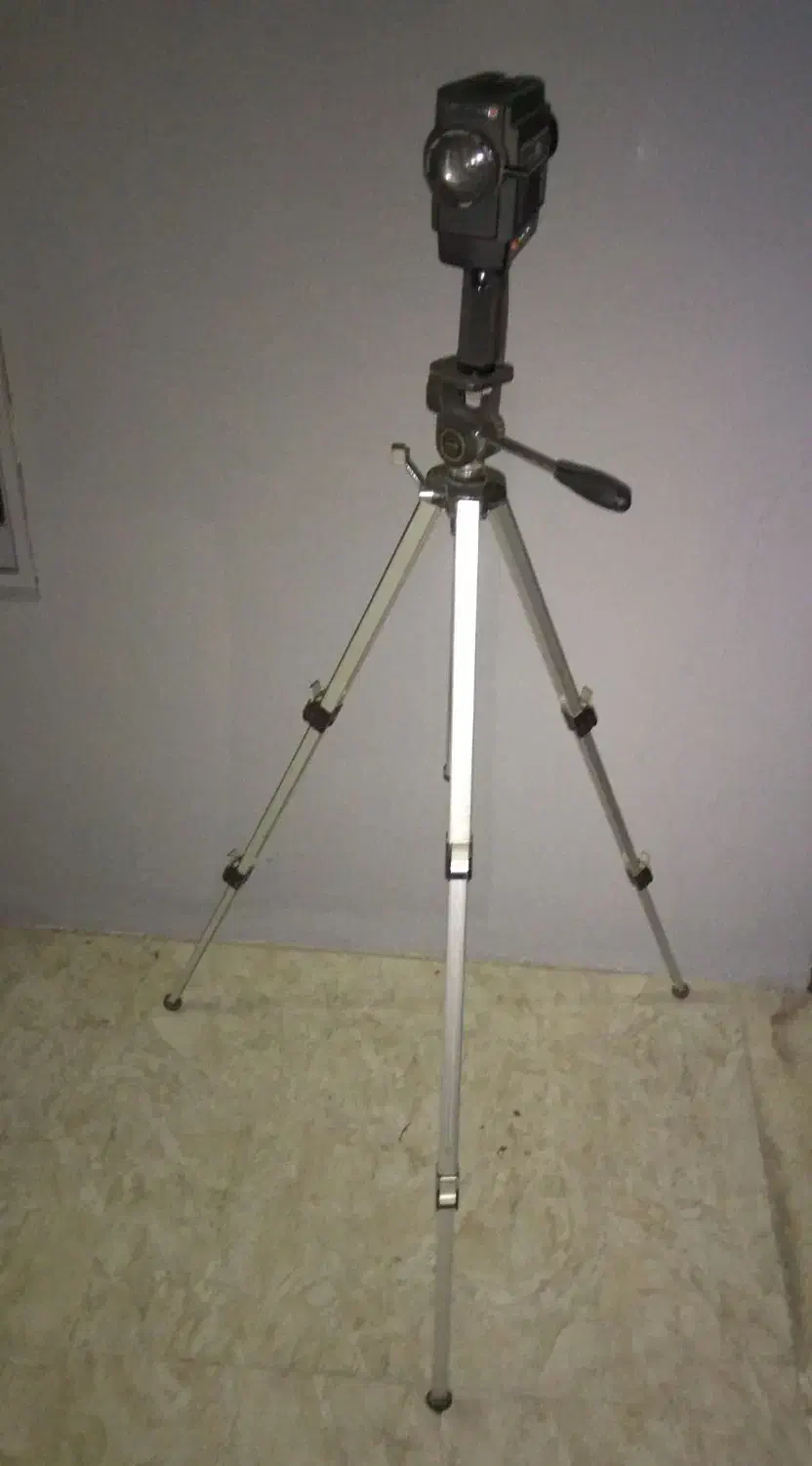 دوربین با سه پایه اصل ژاپن وفیلم آپارات|دوربین عکاسی و فیلم‌برداری|نوشهر, |دیوار