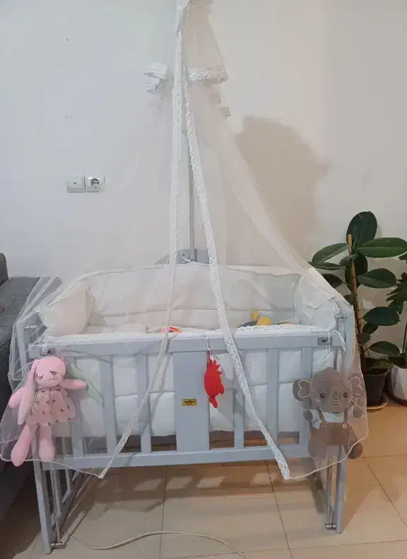 تخت نوزاد|تخت و صندلی بچه|شاهینشهر, نظامی|دیوار