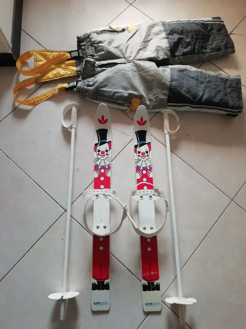 چوب اسکی بچه گانه با لباس|ورزش‌های زمستانی|تهران, تهرانپارس جنوبی|دیوار