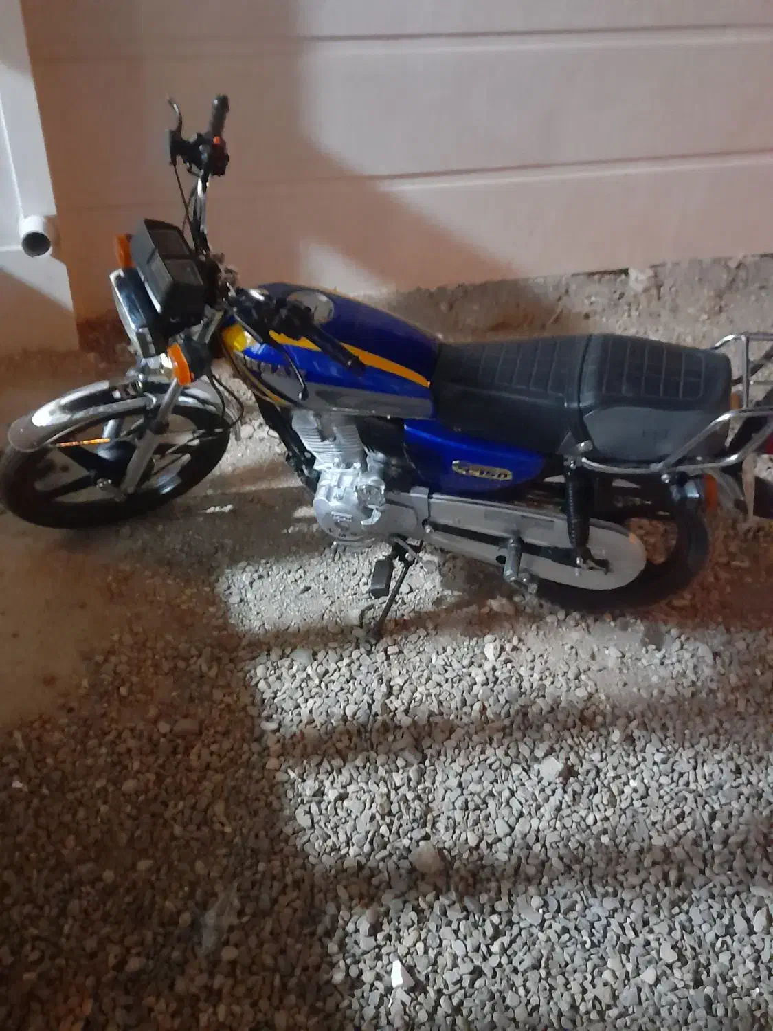 موتور سالم کم‌کار  زیر خاکی|موتورسیکلت|بافت, |دیوار