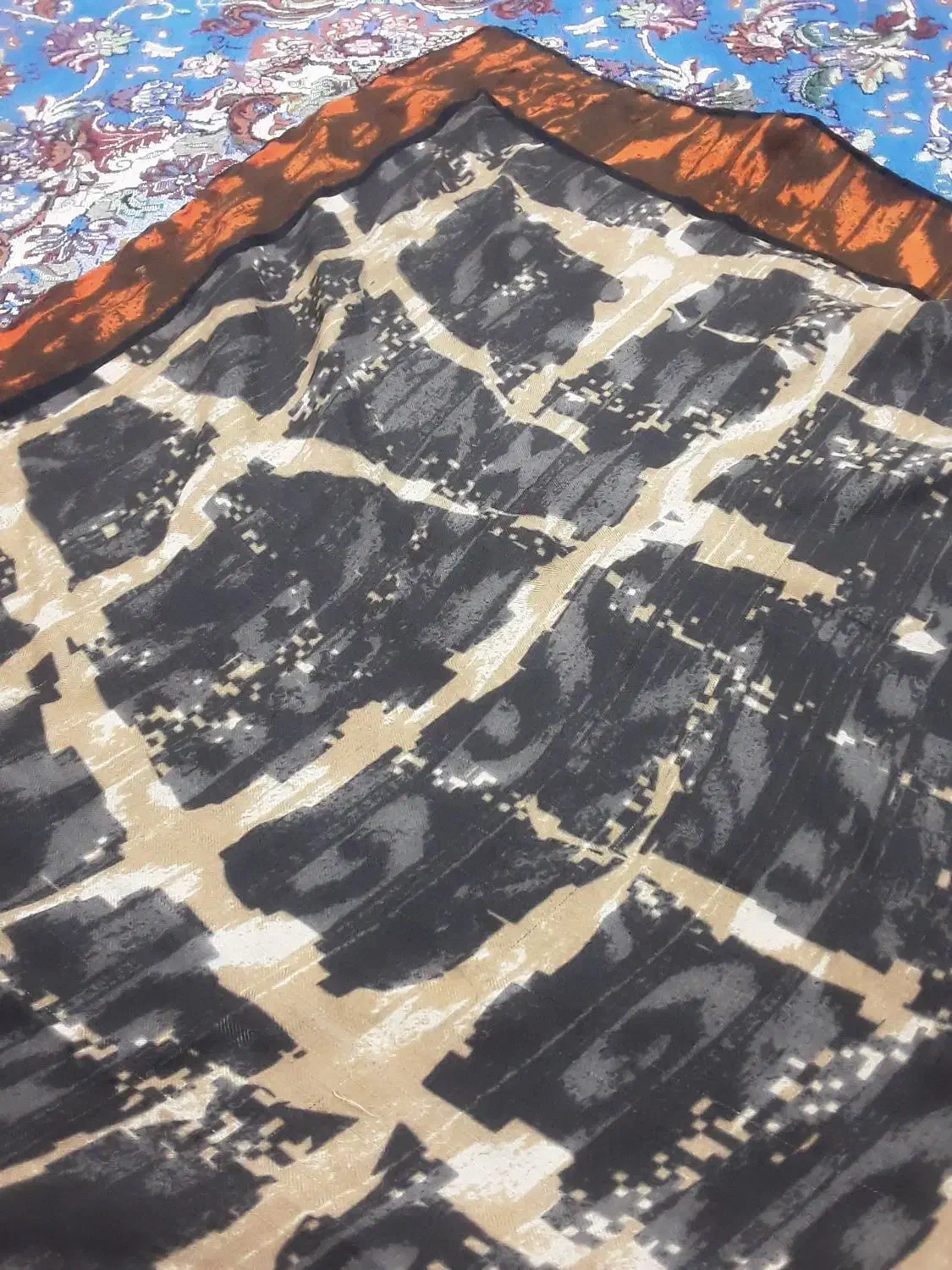 تعدادی شال و روسری|لباس|شاهینشهر, شهرک پردیس|دیوار