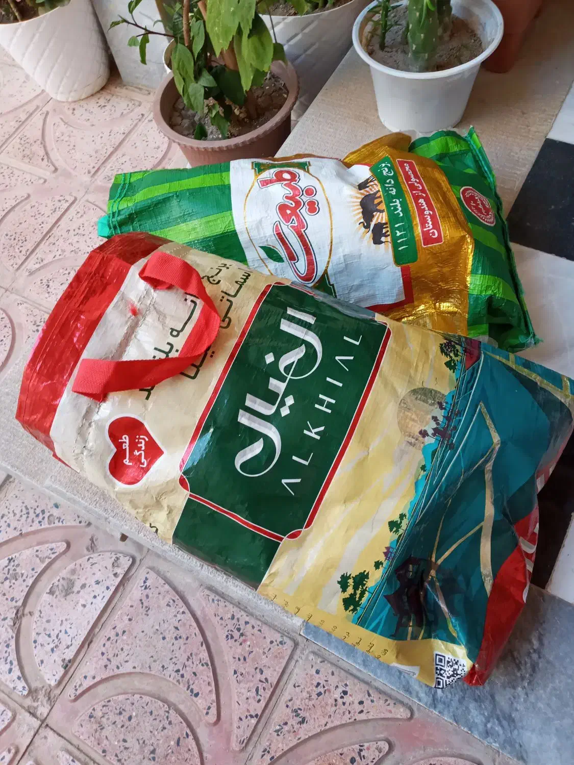 گونی برنج از هر دوتاش زیپ دار بدون زیپ|ظروف نگهدارنده، پلاستیکی، یک‌بارمصرف|اهر, |دیوار