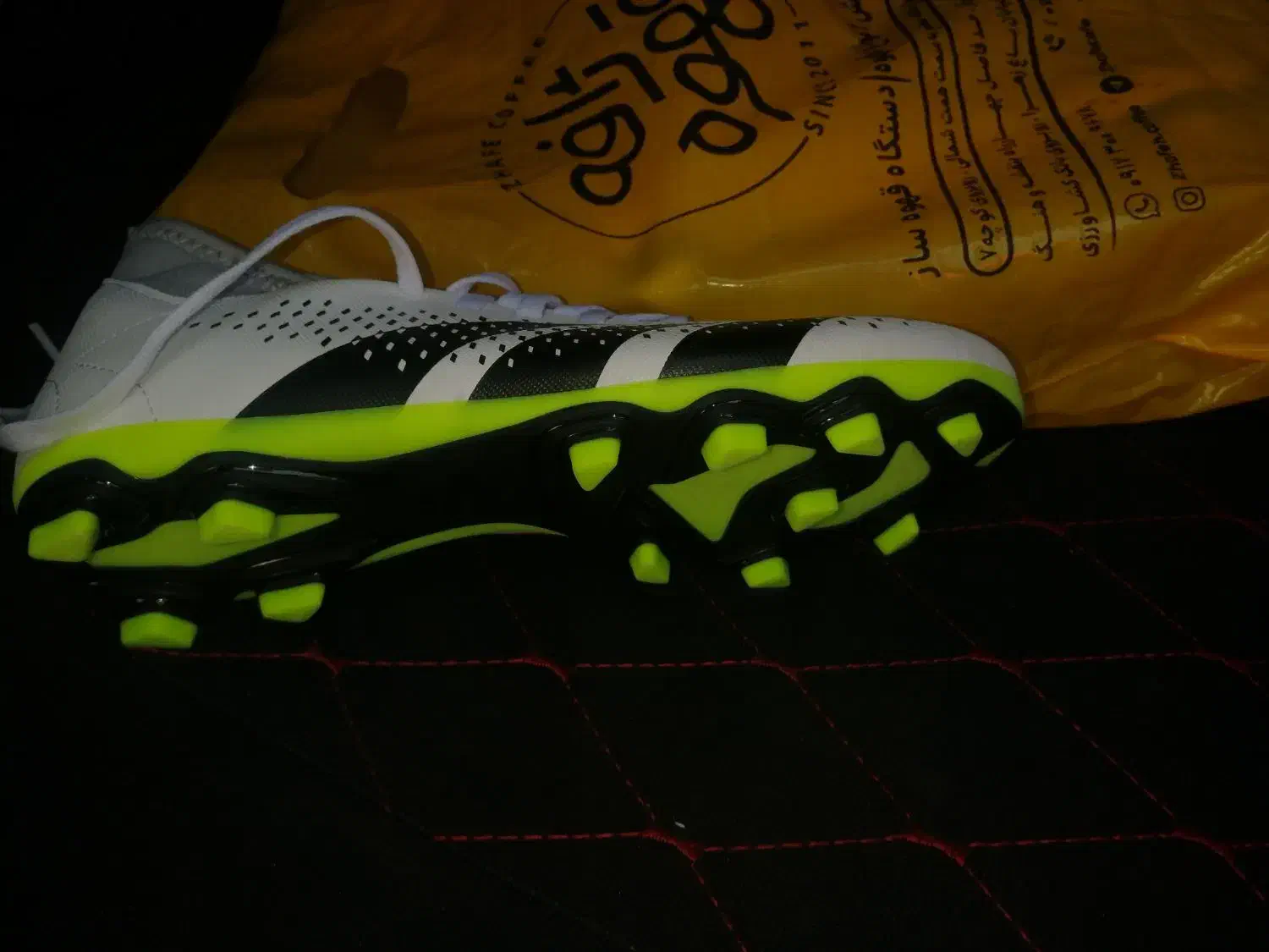کفش فوتبال adidas|تجهیزات ورزشی|شیراز, ترمینال باربری|دیوار