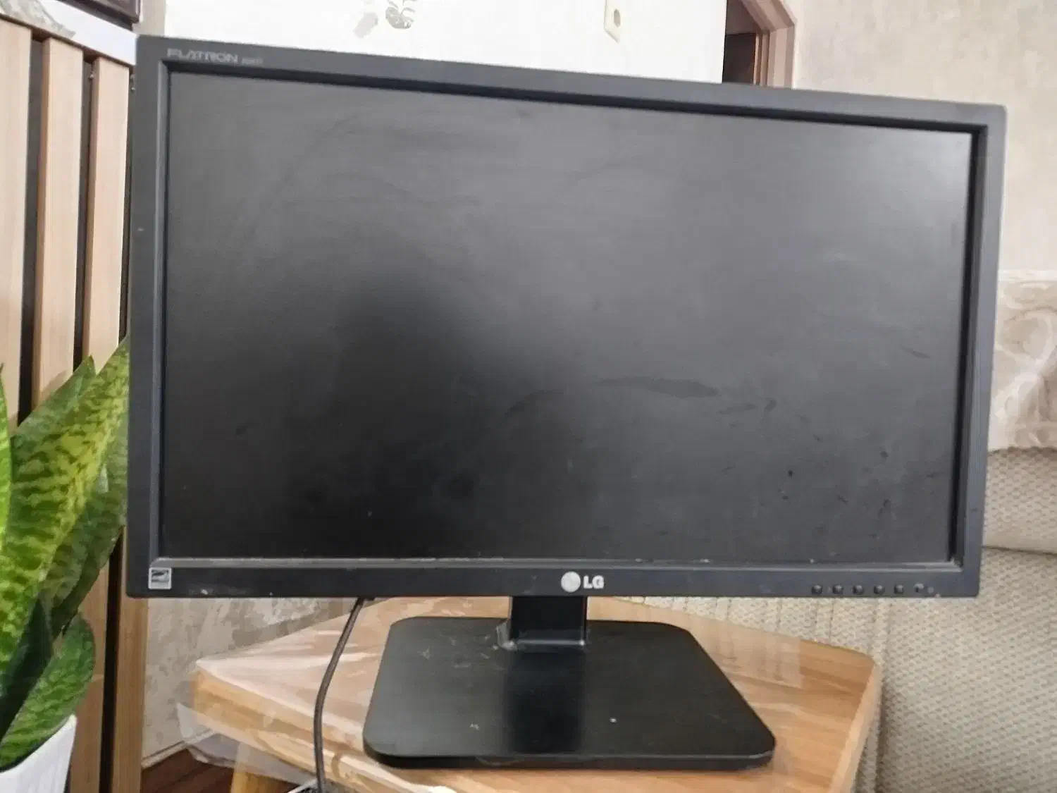 مانیتور ۲۴ اینج|قطعات و لوازم جانبی رایانه|قم, آزادگان|دیوار