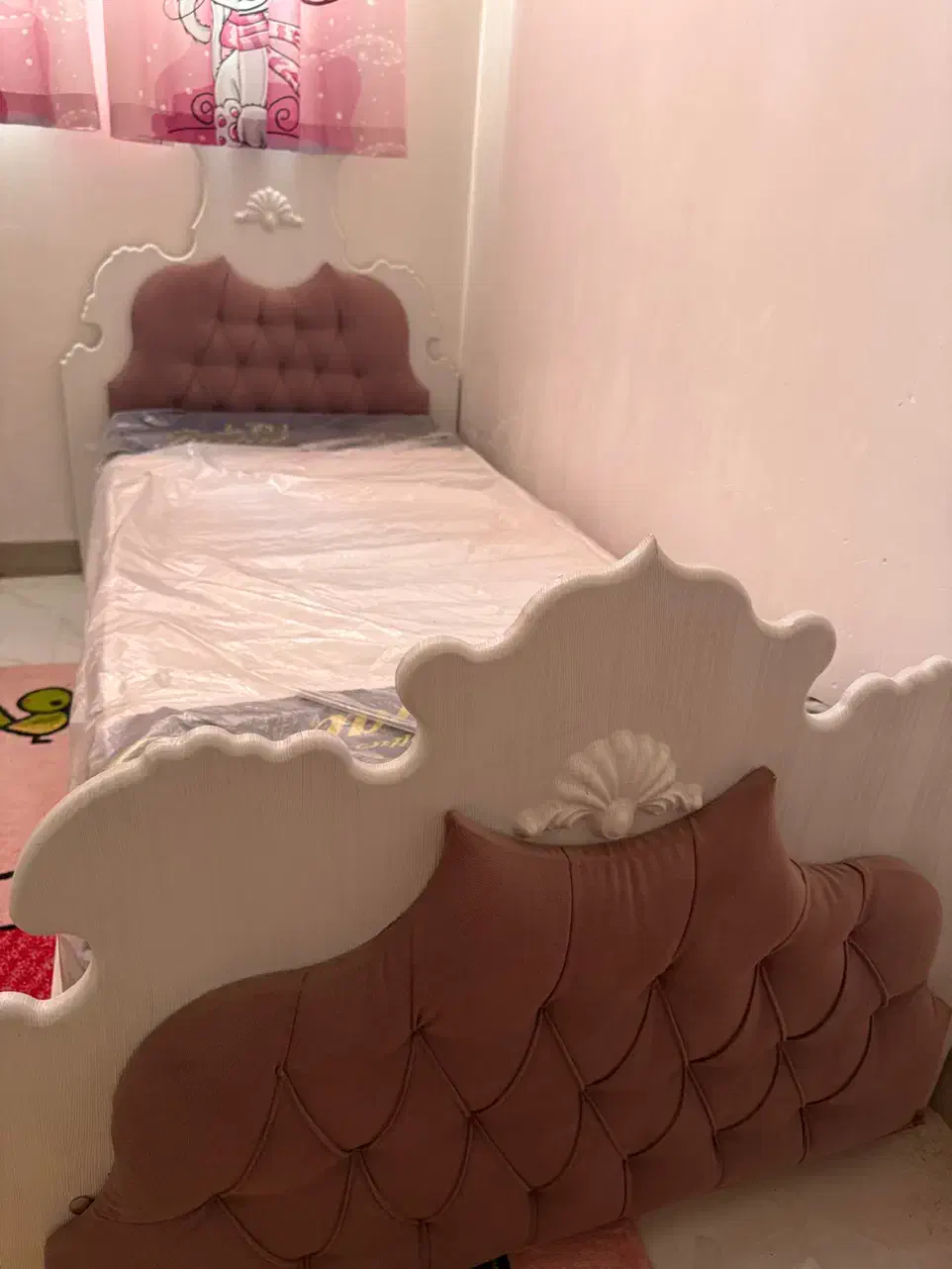 تخت خواب نوجوان در حد نو|تخت و سرویس خواب|یزد, |دیوار