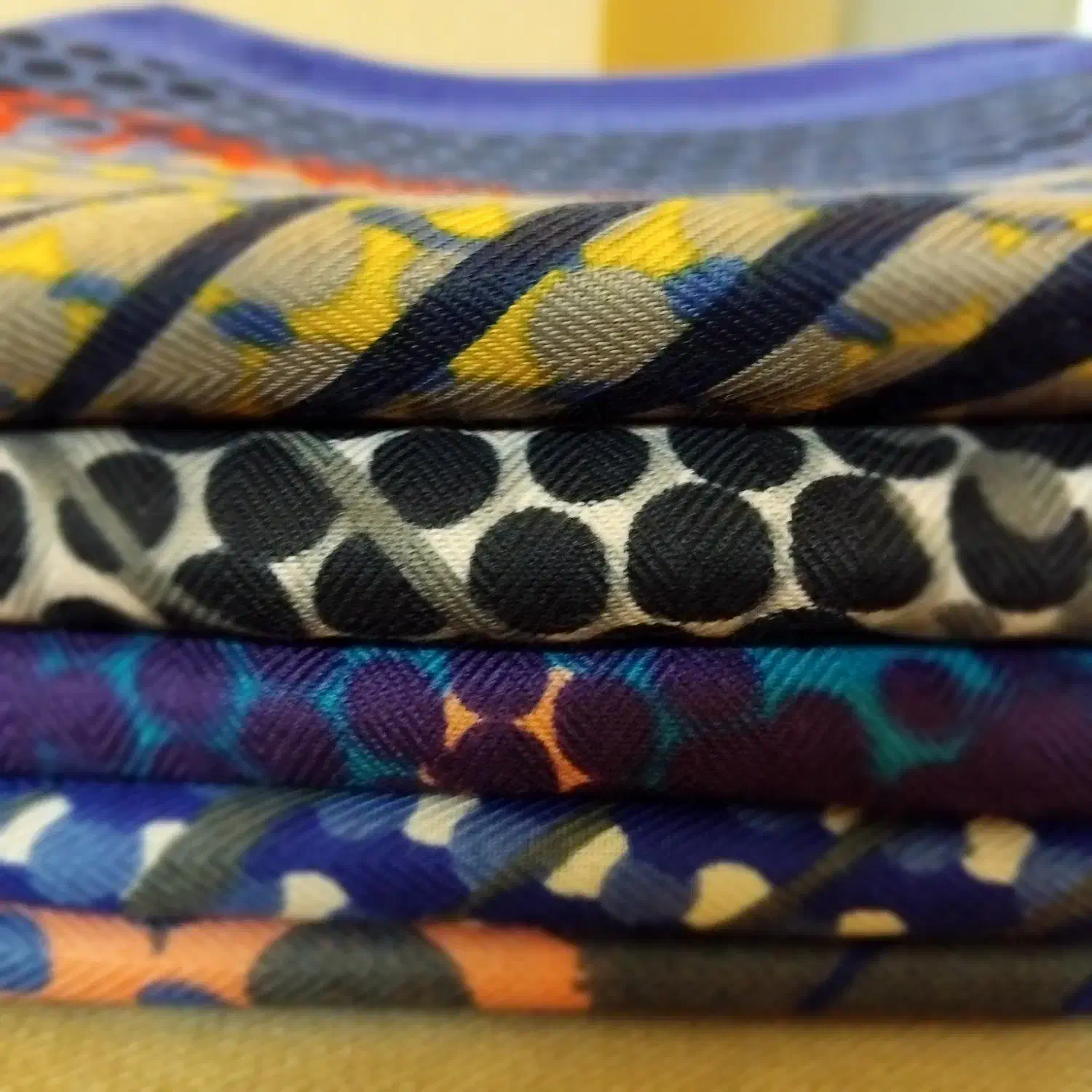 شال و روسری|لباس|رشت, فرزانه|دیوار