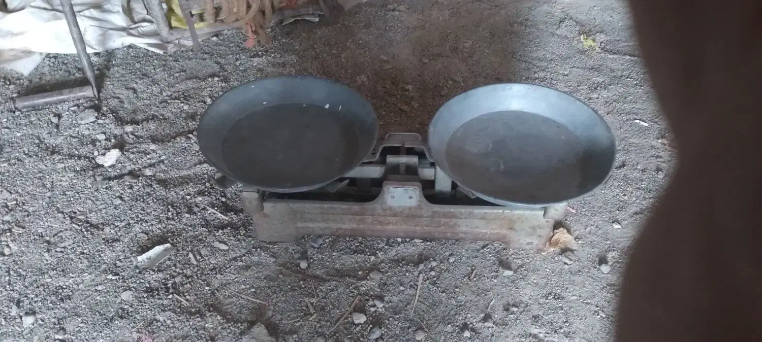 یک عدد ترازوی ۲۰ کیلوی عتیقه قدیمی|کلکسیون اشیاء عتیقه|سبزوار, قصبه غربی|دیوار