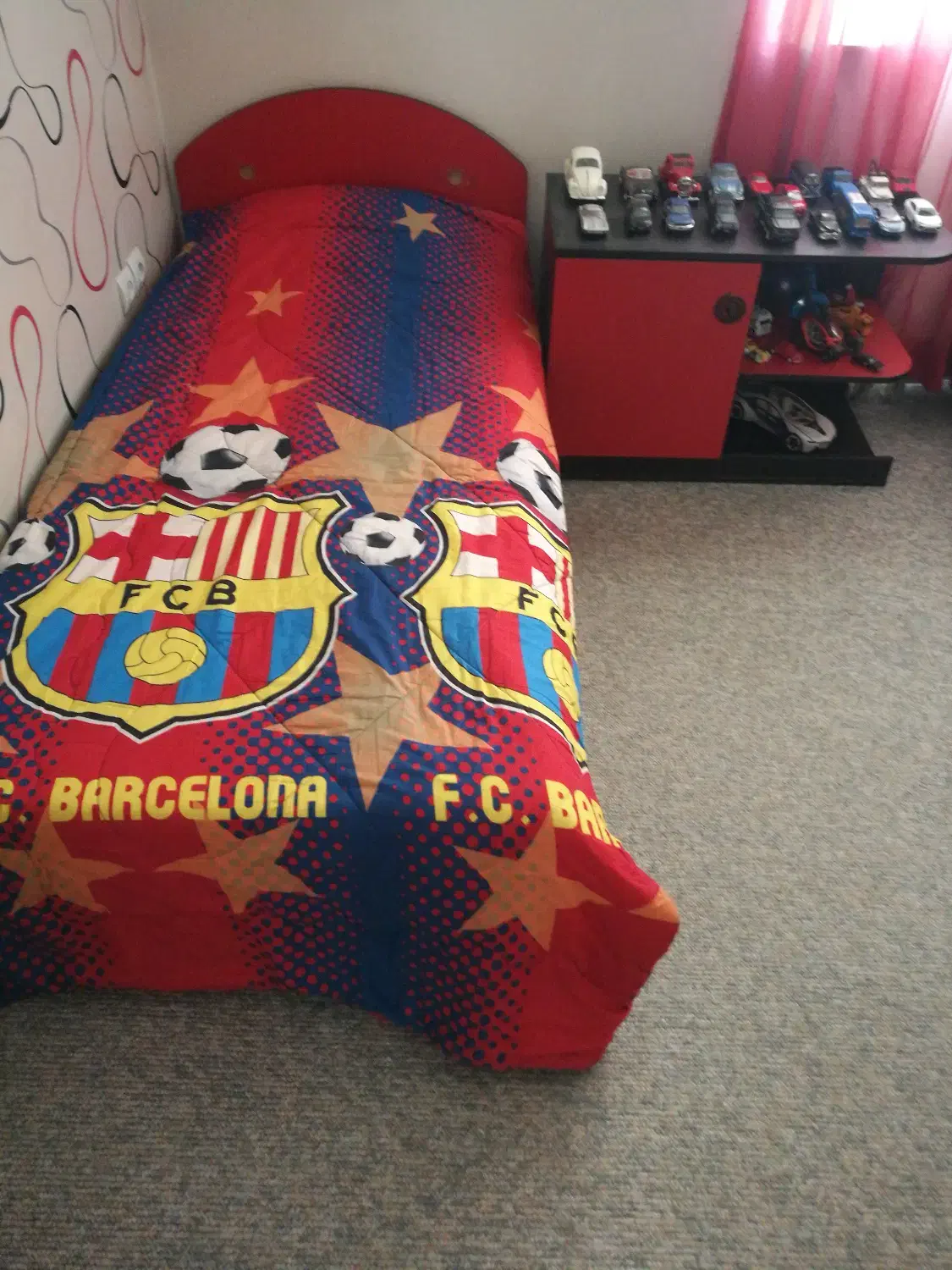 کمد و تخت و ننو|تخت و سرویس خواب|اندیشه, اندیشه فاز ۳|دیوار