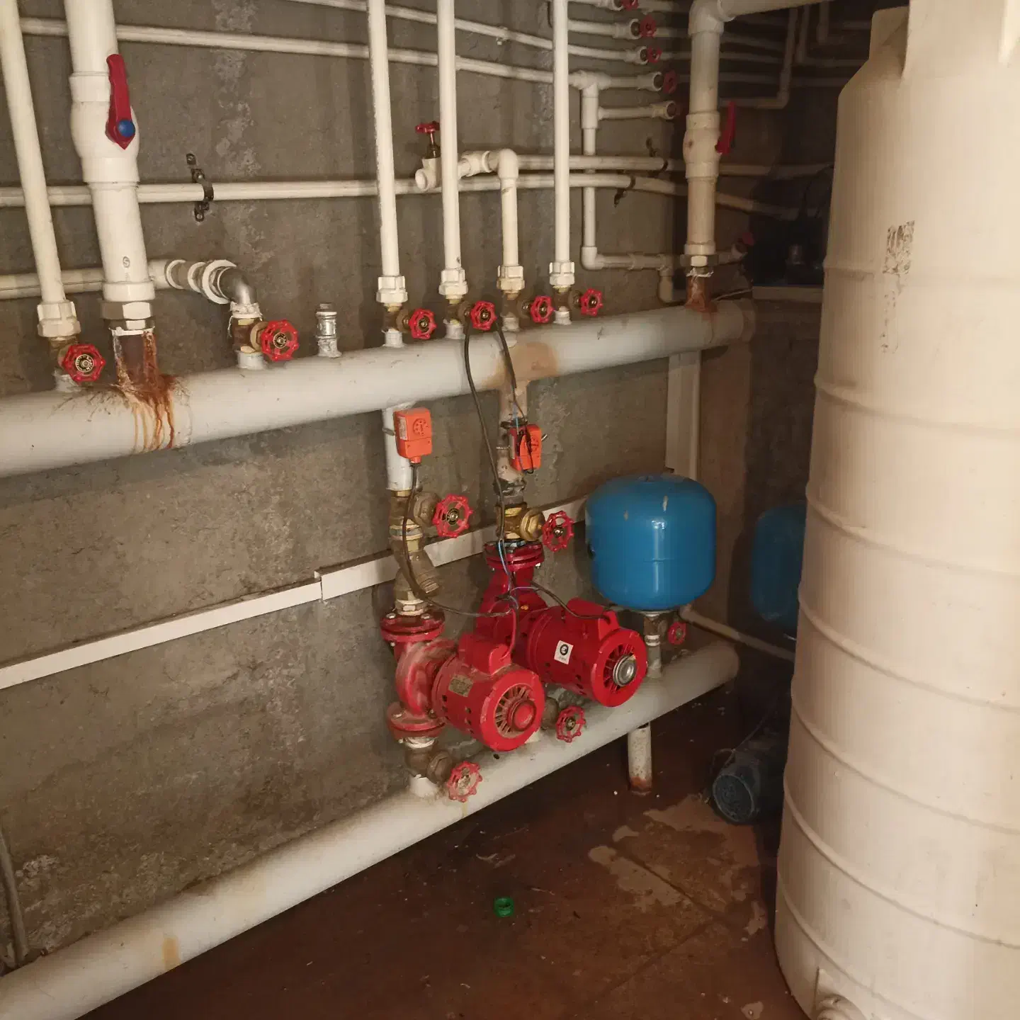 لوله کشی، تاسیسات، موتورخانه|خدمات پیشه و مهارت|بومهن, |دیوار