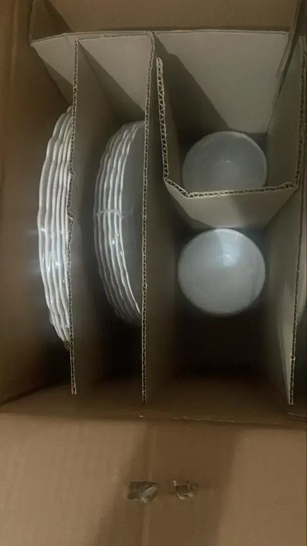 تعدادی وسایل کاملا نو به فروش می‌رسد|ظروف سرو و پذیرایی|یزد, |دیوار