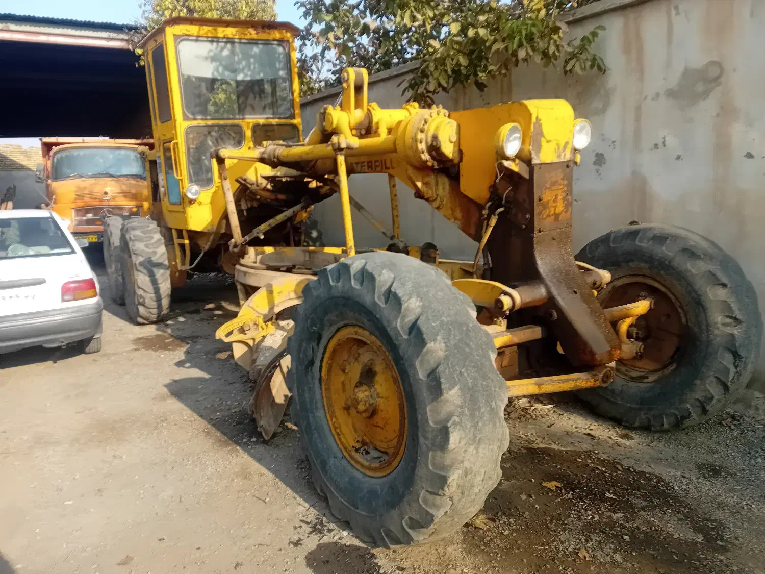 گیرادل|خودرو سنگین|خوی, |دیوار