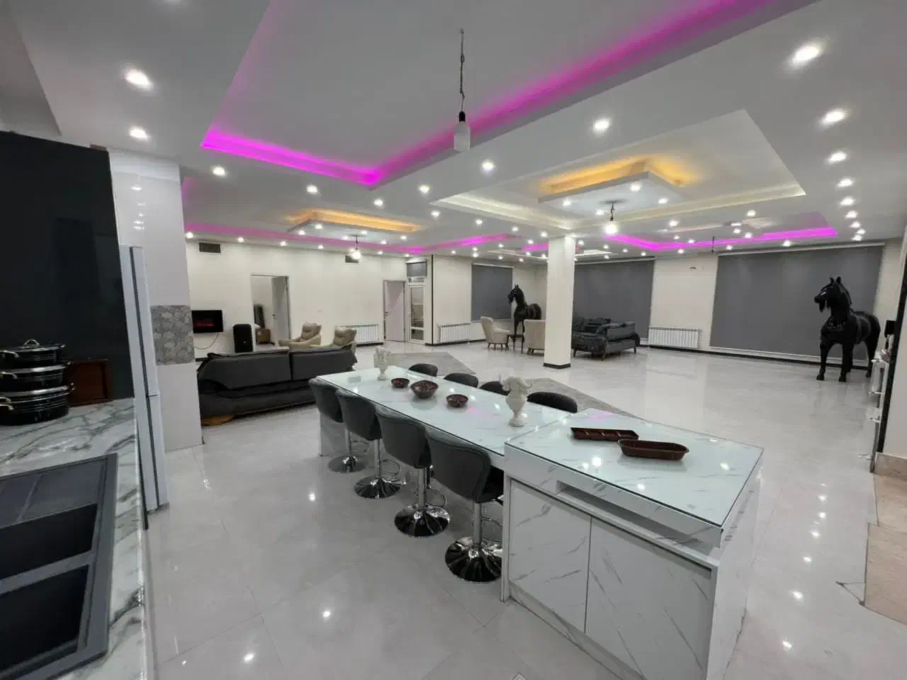 عمارت لامور|اجارهٔ کوتاه‌مدت ویلا و باغ|شهریار, شهرک وائین|دیوار