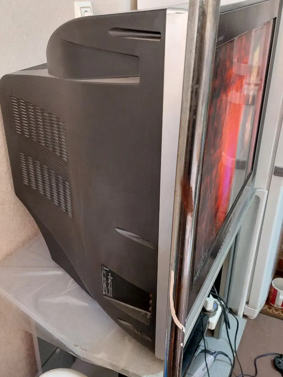 تلویزیون 29 اینچ با میز سامسونگ|تلویزیون و پروژکتور|تهران, شهرک آزمایش|دیوار