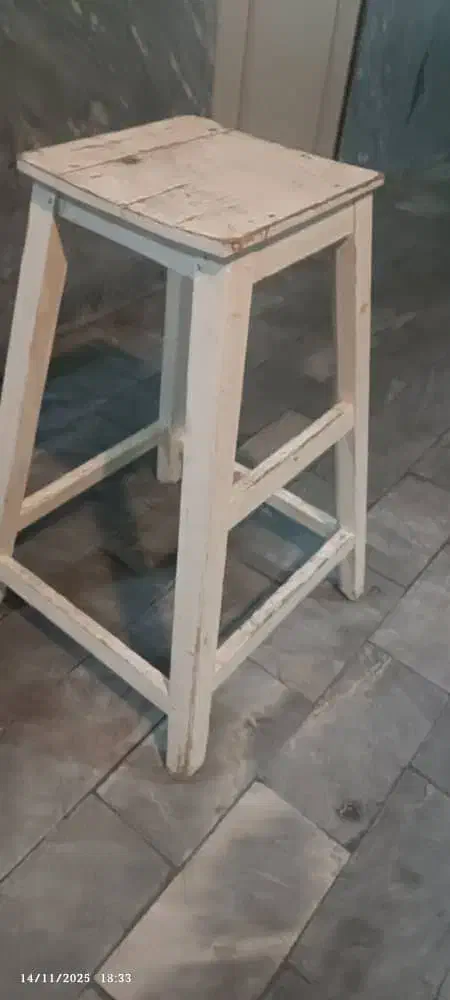 چهار پایه چوبی محکم|صندلی و نیمکت|تبریز, |دیوار