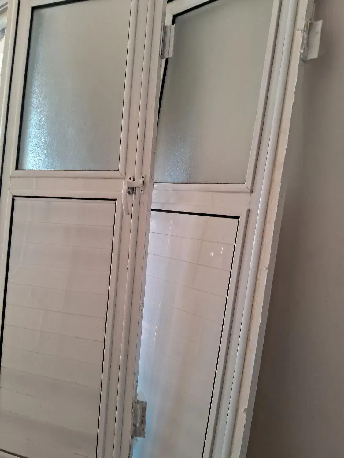 درب آلمینیومی سرویس بهداشتی|مصالح و تجهیزات ساختمان|میانه, |دیوار