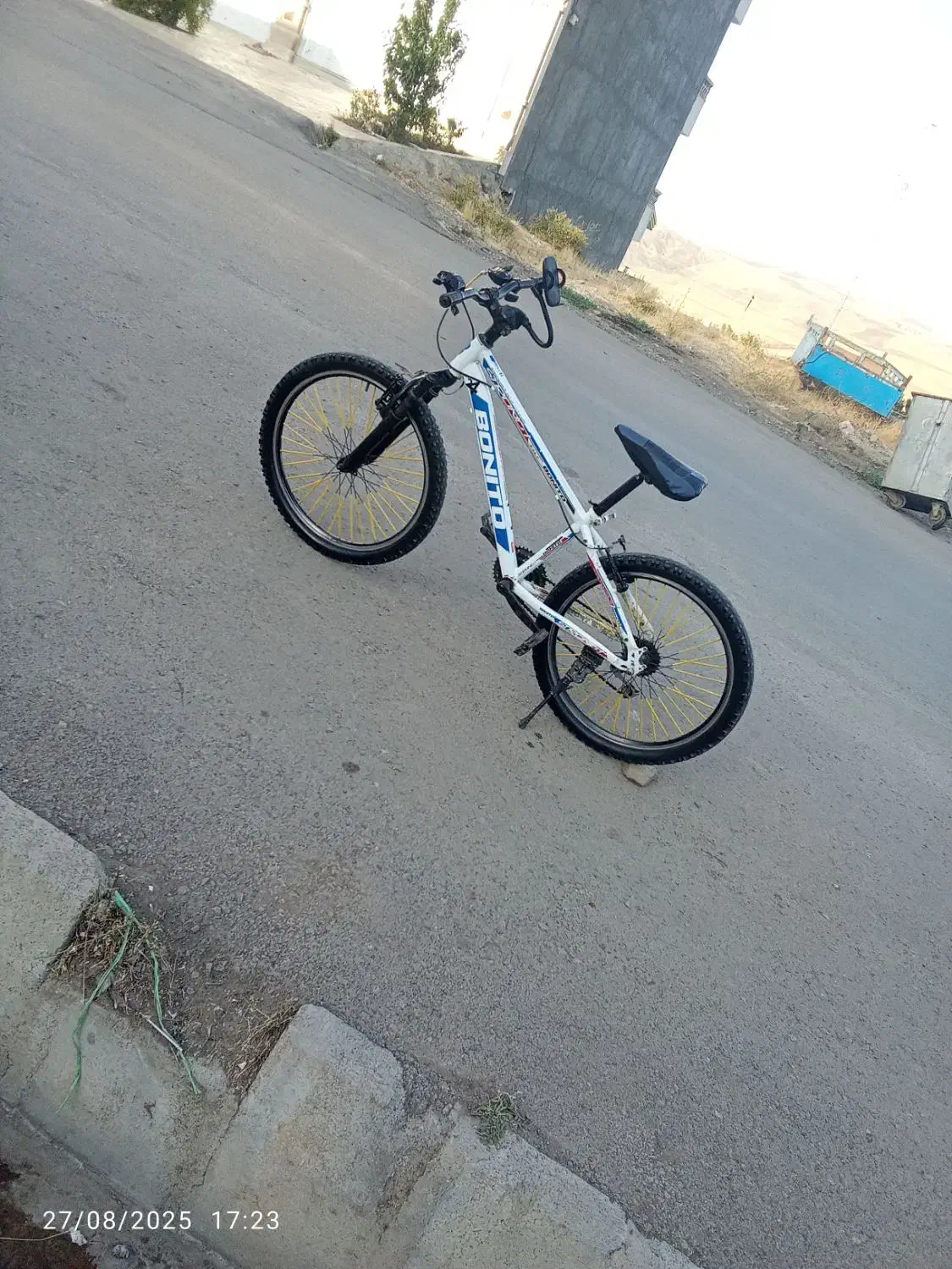 گرمی|دوچرخه، اسکیت، اسکوتر|گرمی, |دیوار