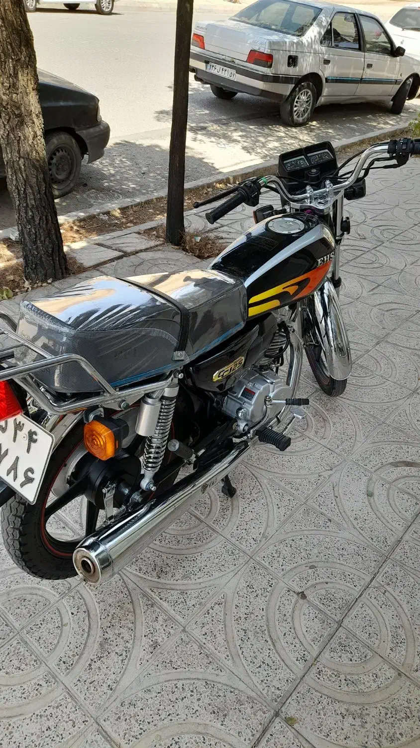 احسان ۱۲۵ درحد صفر|موتورسیکلت|زرندیه, |دیوار