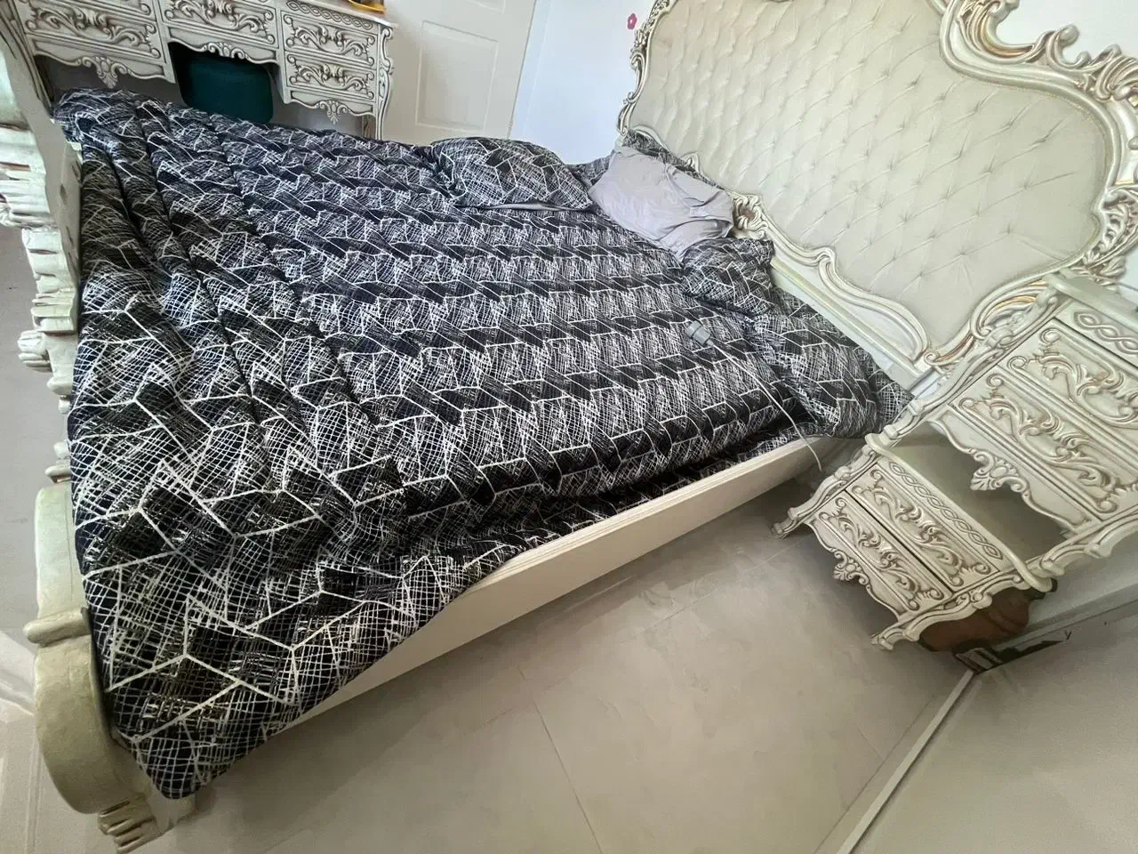 تخت خواب سلطنتی دو نفره|تخت و سرویس خواب|قائم‌شهر, |دیوار