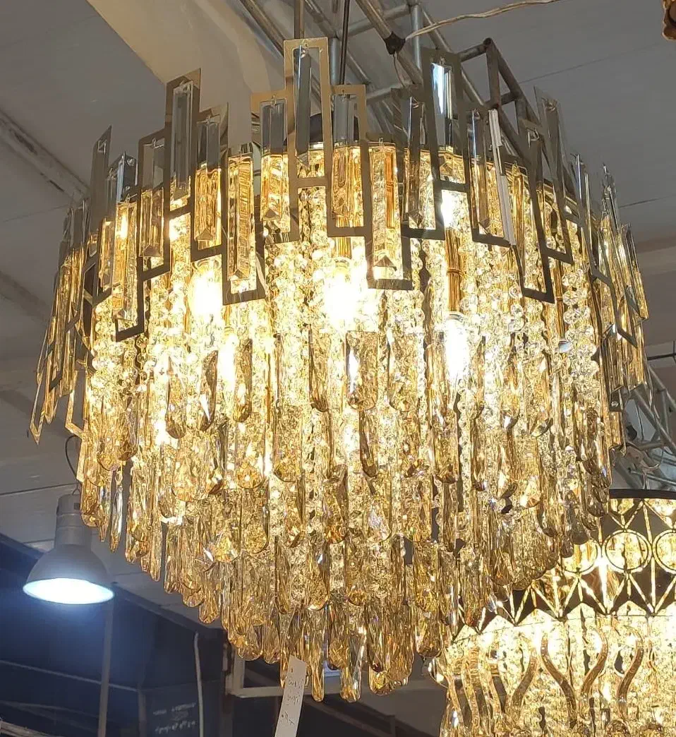 لوستر بزرگ و نو به همراه دو چراغ دیواری|لوستر و چراغ آویز|اهواز, زیتون کارمندی|دیوار