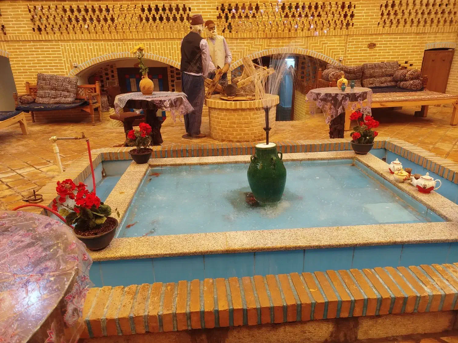 اقامتگاه بومگردی سنتی هزاردستان آران و بیدگل کاشان|اجارهٔ کوتاه‌مدت آپارتمان و سوئیت|کاشان, پامنار|دیوار