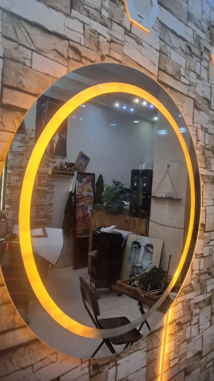 اینه|آینه|اصفهان, بهارستان|دیوار