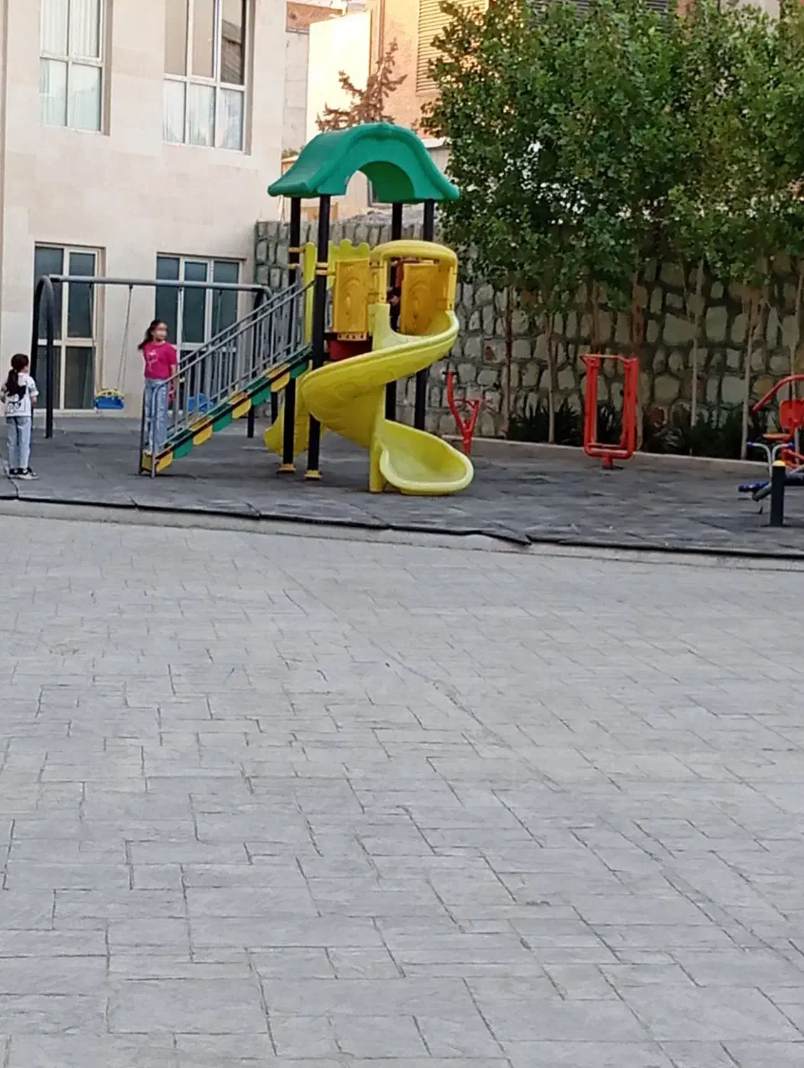 آپارتمان ۱۰۲ متر،ویو ابدی بدون مشرف،باشگاه،برج رزت