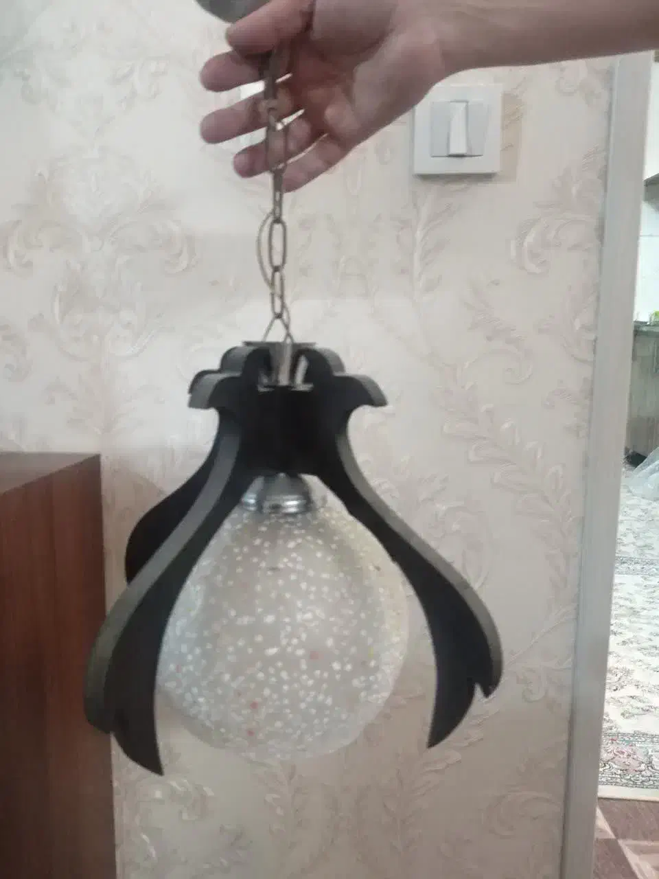 لوستر|لوستر و چراغ آویز|ری, سیزده آبان|دیوار