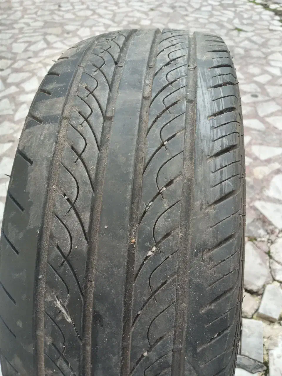یک جفت لاستیک|قطعات یدکی و لوازم جانبی|رشت, آزادگان|دیوار