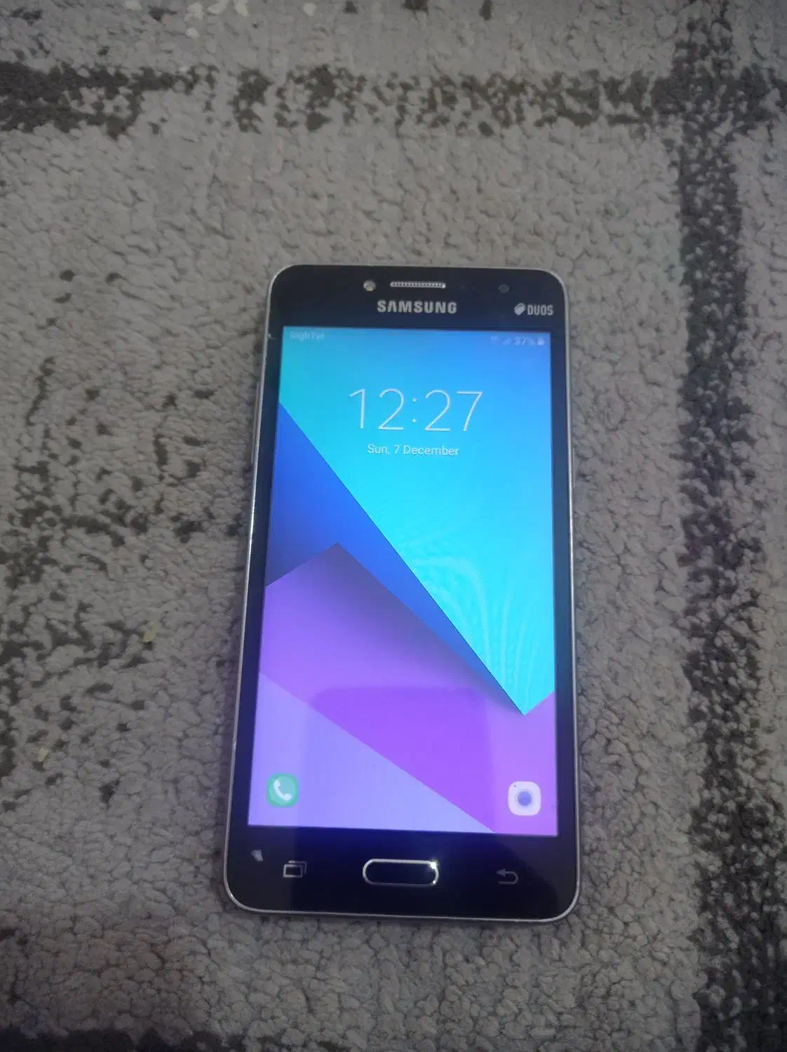 یک گوشی سامسونگ|موبایل|ابریشم, |دیوار